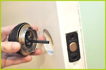 Expert Locksmith Services Phoenix, AZ 480-612-9226 - 12-changing-locks